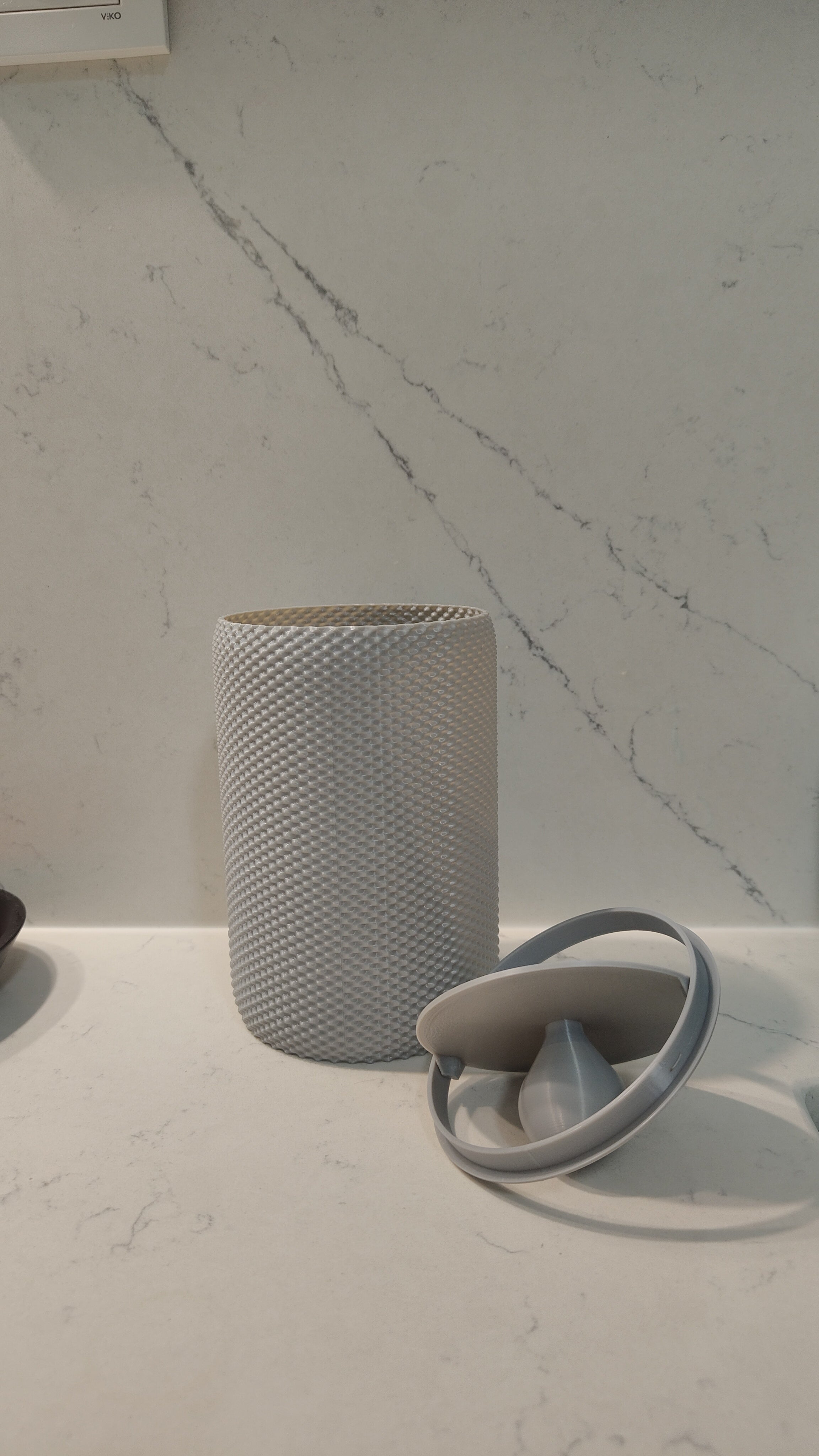 Döner Kapaklı Masaüstü Mini Çöp Kovası - 14 cm - GRİ